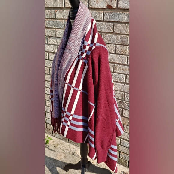 ✨Cuddle Up✨Venus Plaid Fringe Wrap Cardigan Sweater Burgundy Grey Cream S - Picture 5 of 8